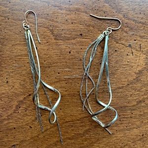 Gold dangling earring